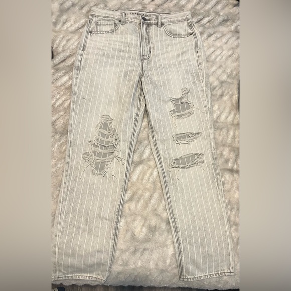 American Eagle Mom Jean - Picture 1 of 4